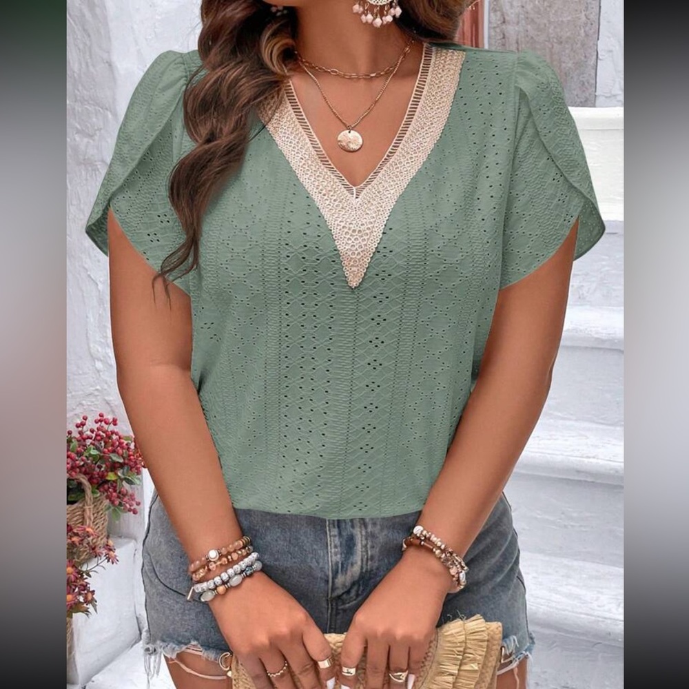 Boho plus size contrast lace petal sleeve blouse - Picture 6 of 16